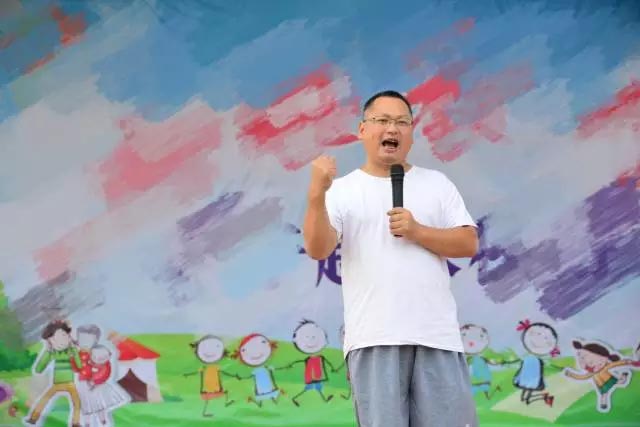 廣東博皓公司總經(jīng)理、鷹之家班主任尹總,為我們本次運動會致開幕詞